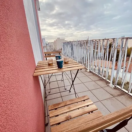 Daire Guestready - An Enjoyable Break In Chartrons Bordeaux